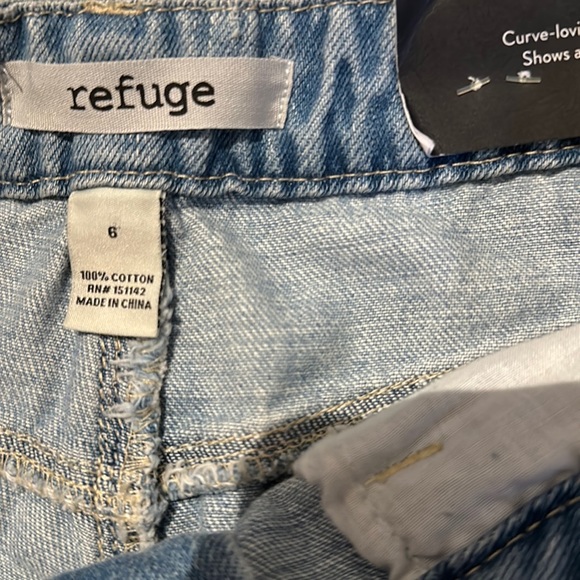 ๐ | Refuge | Cropped Boyfriend Skinny | Distressed Jeans | Size 6 - Picture 4 of 4